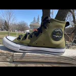 Canvas Green Converse Woman’s Size 7